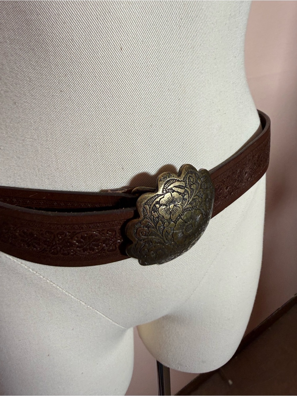 Garnet hill southwestern tooled leather oversized brass flower buckle belt - Picture 14 of 16